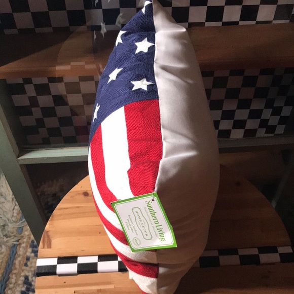 The Outdoor Living Collection by Southern Living American Flag Pillow 🇺🇸 - Picture 13 of 16